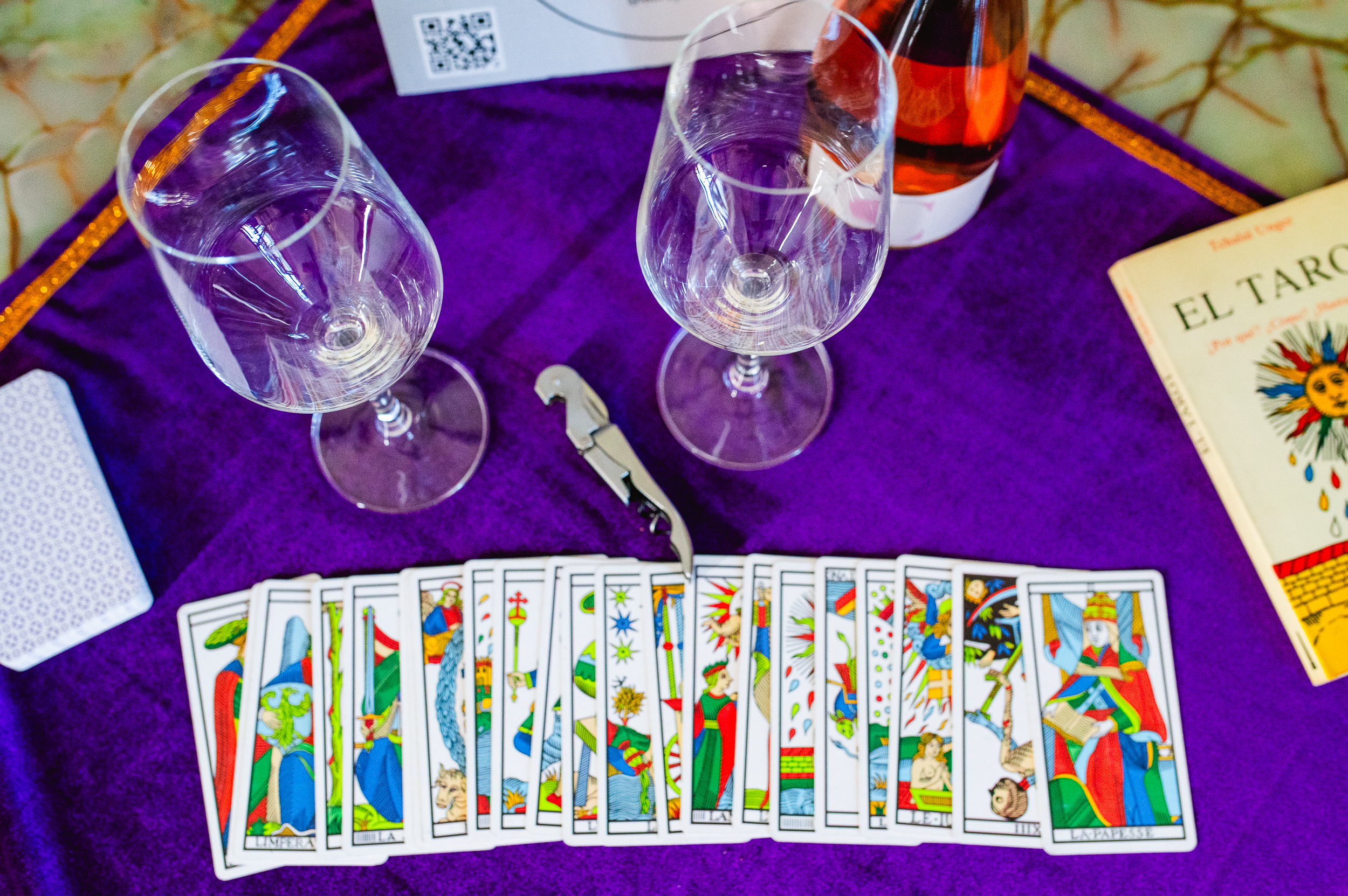 Vino y tarot